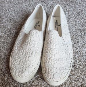 American Eagle lace canvas shoes
